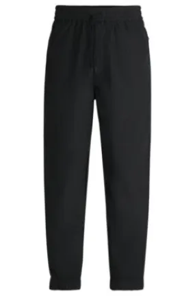 Pantalones relaxed fit en tejido ligero repelente al agua